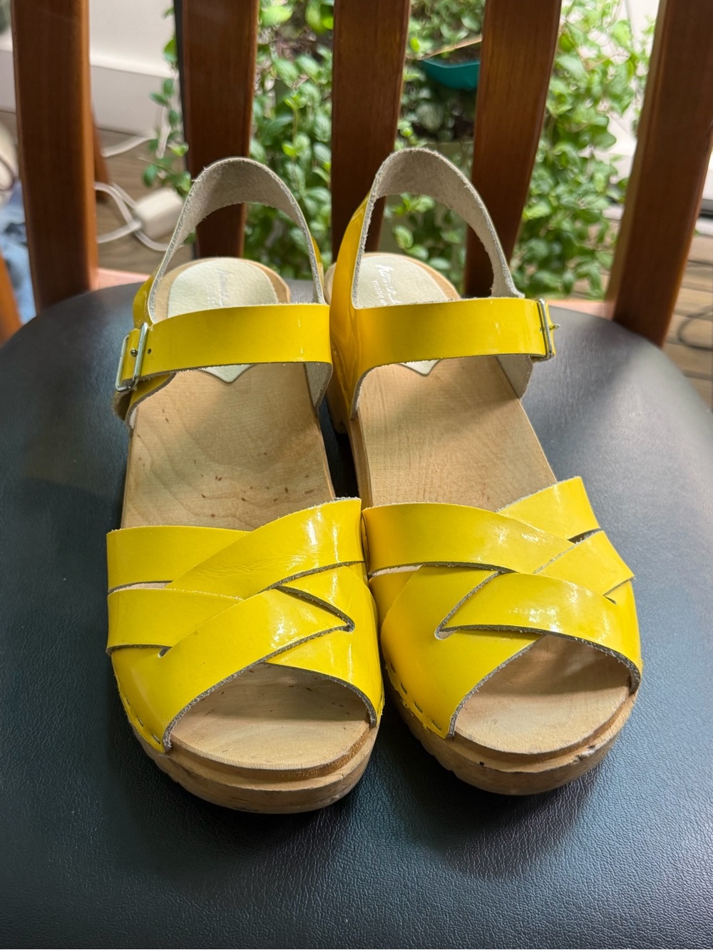 Hanna Andersson Women’s Bright Yellow Leather Sandals